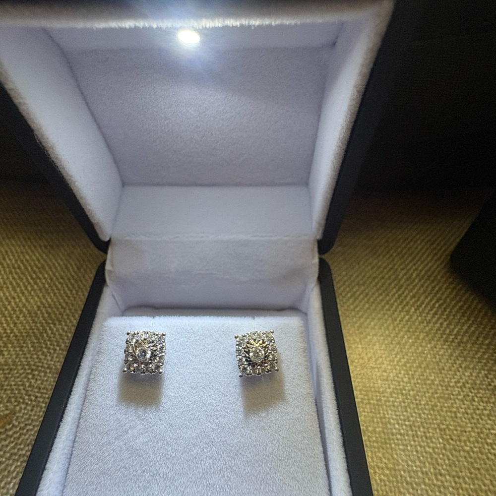 Diamond Stud Earrings 14kt gold - Picture 9 of 13